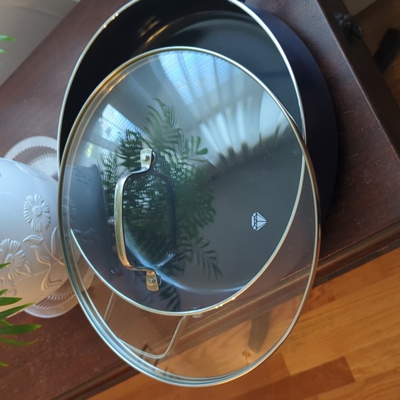 Blue Diamond large skillet - Picture 2 of 6